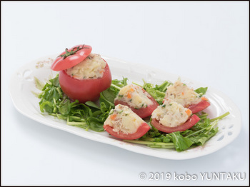 鹿沼産の赤く熟したトマトのサラダ
